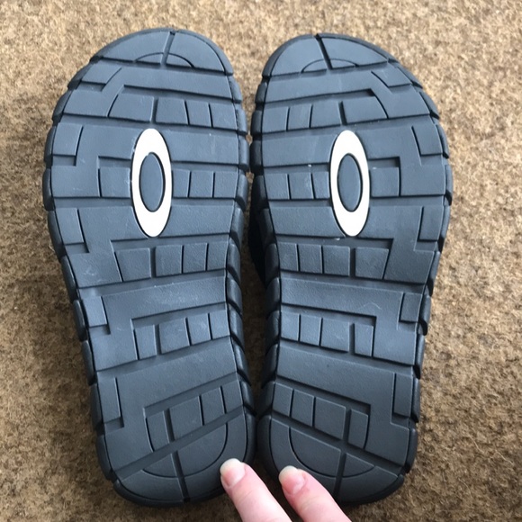 Oakley Black Flip Flop Sandals Youth 6, EU 38.5, 24cm New! - Picture 5 of 7